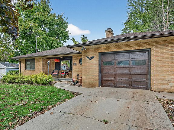 2nd image of 208 W Greenwood Ave