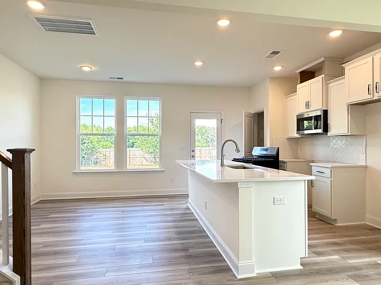 50 Amaryllis Ln — Photo 4