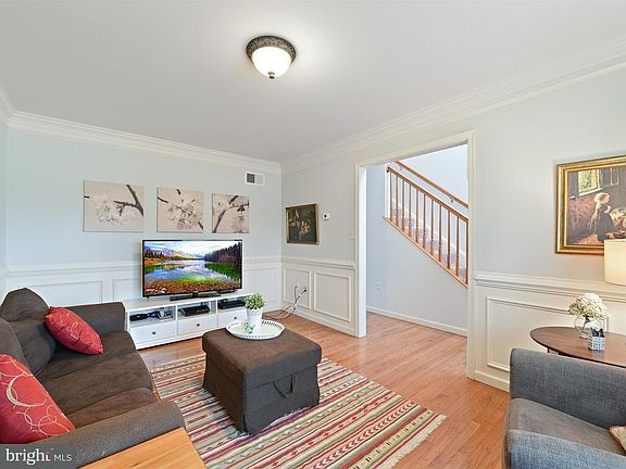 4th image of 289 Willow Dell Ln