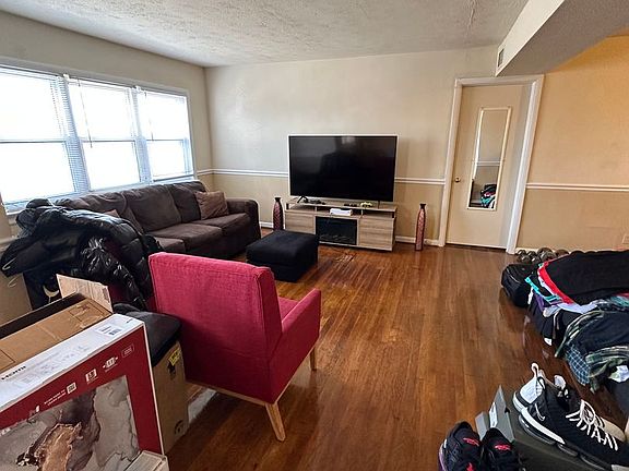 4th image of 3425 Kensington Ave APT 303