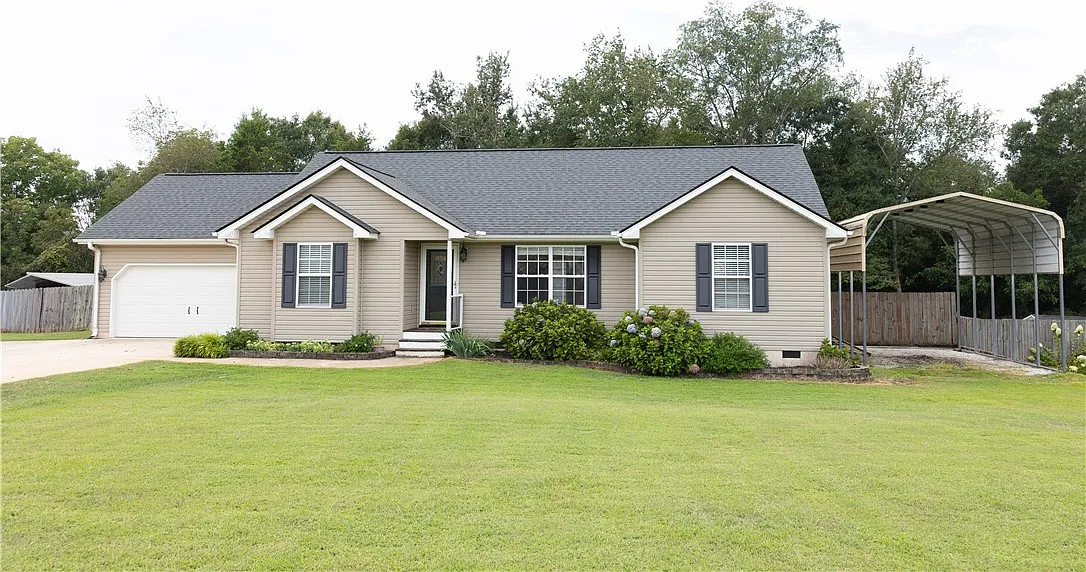 3 bed, 2.0 bath, 1563 sqft, $2,300 — Photo 1