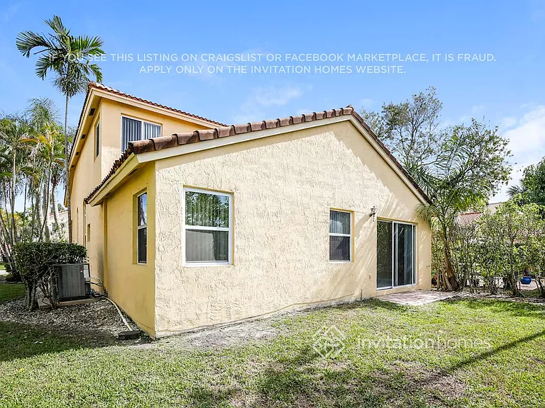 1614 SW 158th Ter — Photo 17