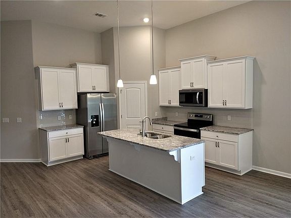4th image of 142 Clearwater Dr