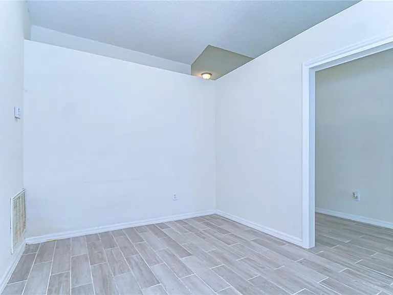 18303 Elmhurst Ln — Photo 8