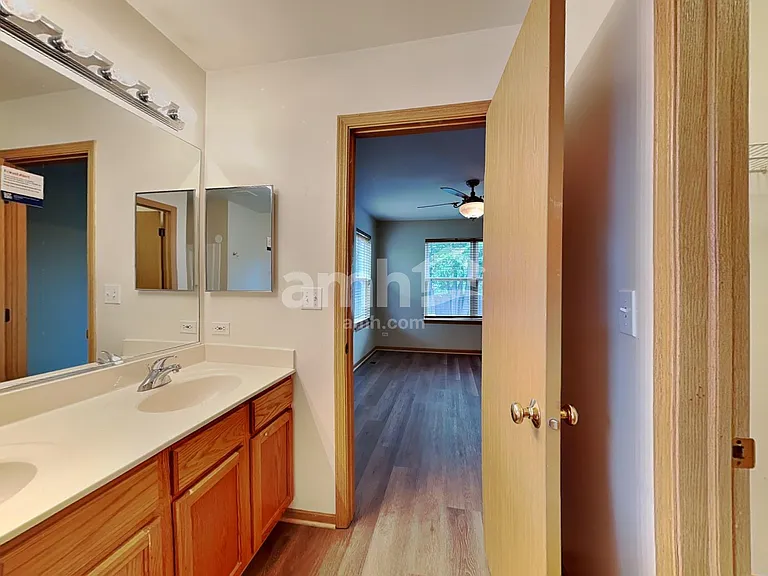 560 S Annandale Dr — Photo 9