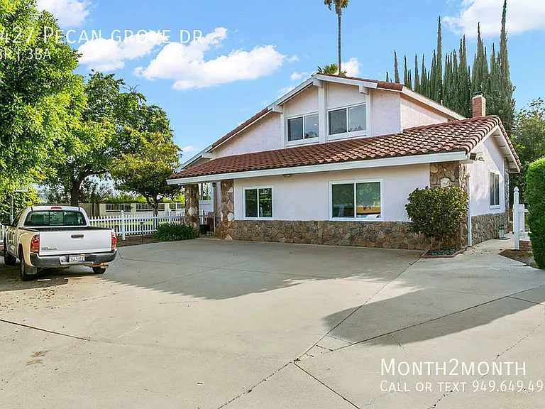 1427 Pecan Grove Dr — Photo 1