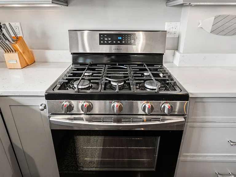 417 E 7th St #1 — Photo 9