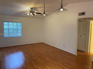 423 NE 210th Circle Ter #20425, Miami, FL 33179