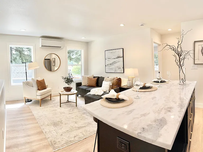 14210 Roslyn Pl N — Photo 4