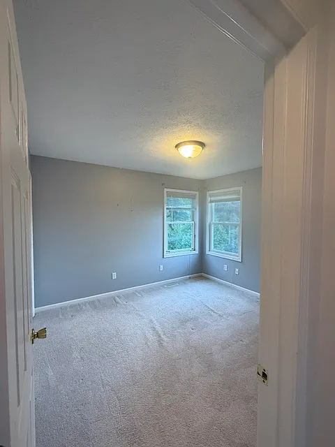 4 bed, 2.5 bath, 2024 sqft, $2,450 — Photo 4