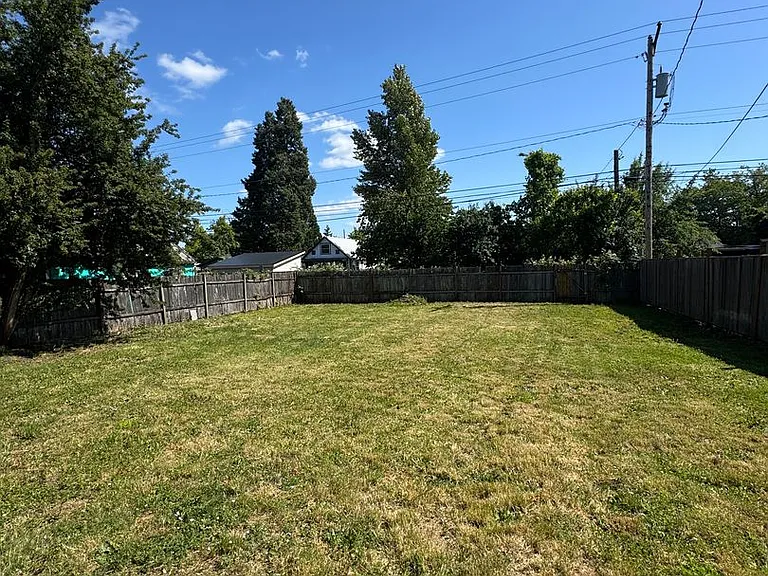1087 E St — Photo 19