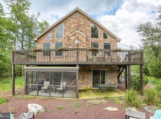 125 Pebble Beach Dr, Hazle Township, PA 18202