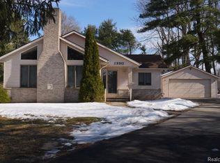 1890 Welch Rd, Commerce Township, MI 48390