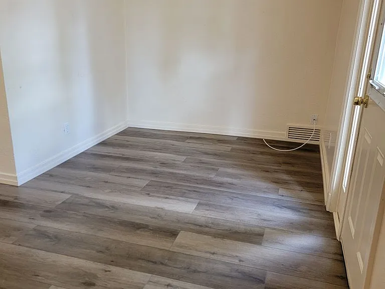 209 N Madison St — Photo 27