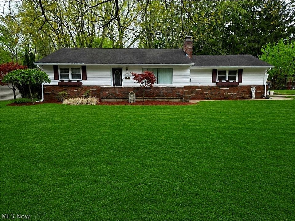 1st image of 1702 Bears Den Rd