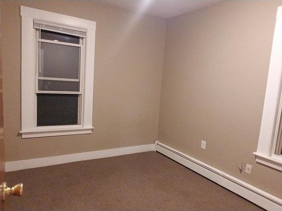 Corner bedroom with good cross breeze