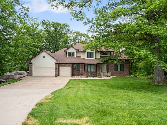 2nd image of 1467 Lauren Ct NE