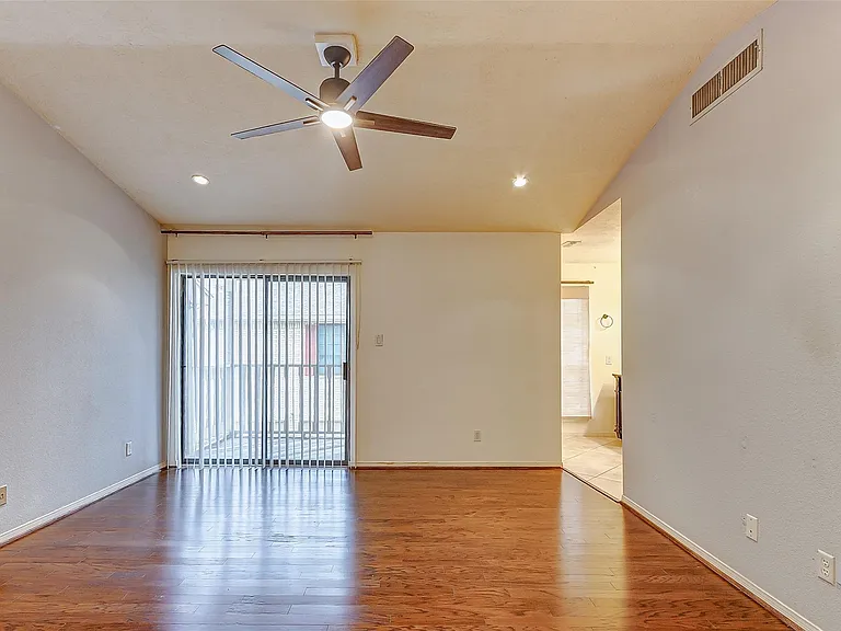 7350 Kirby Dr #5 — Photo 10
