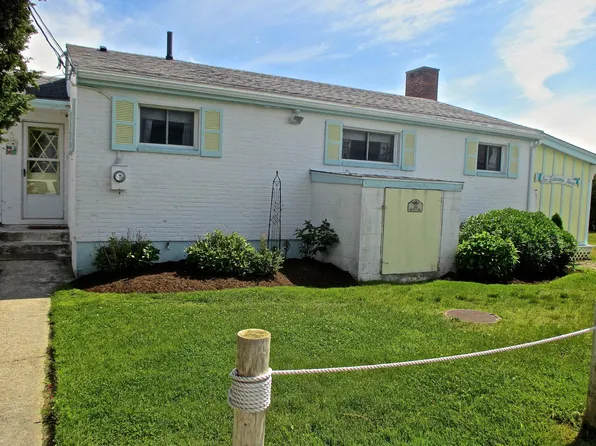 26 Shore Dr, Mattapoisett, MA 02739