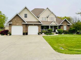 11653 Bob White Ln, Robinson, IL 62454