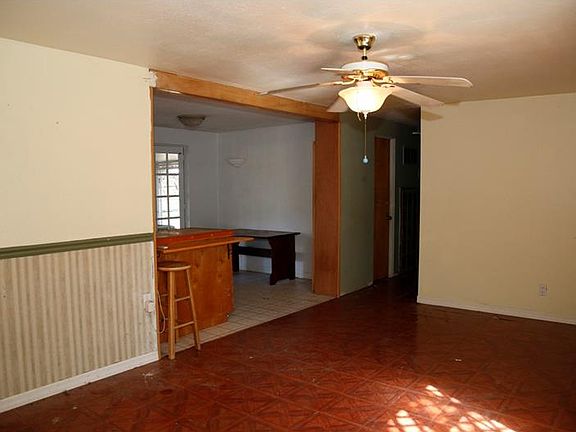 4th image of 802 E 121st Ave