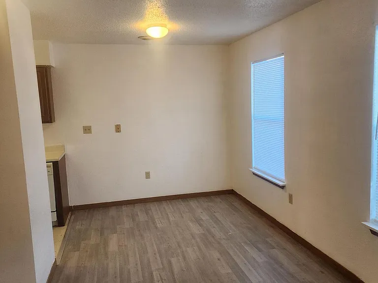 180 Ashwood Dr #C — Photo 4