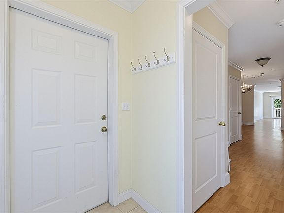 4th image of 24 S Bulfinch St Unit 201