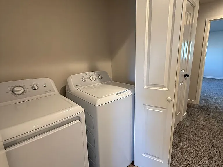 47 Samantha Ct — Photo 27