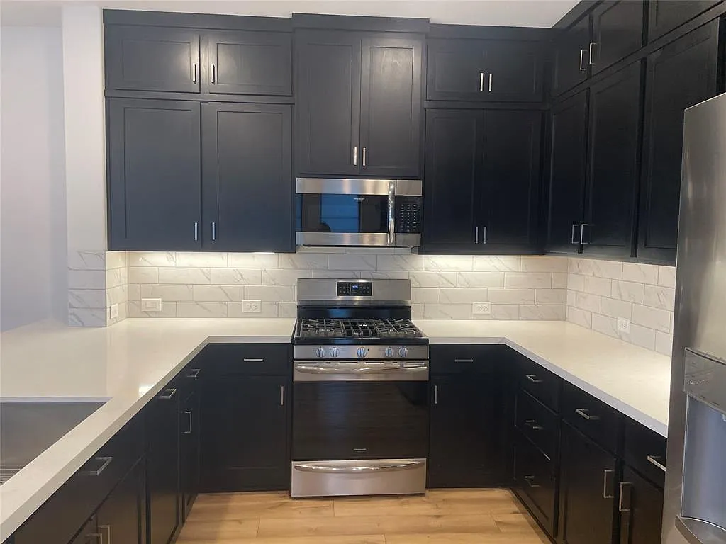 3 bed, 2.5 bath, 1816 sqft, $2,800 — Photo 4