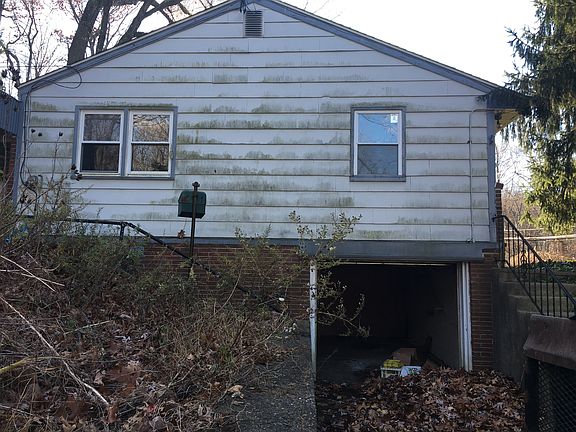 3rd image of 1104 Scott Dr