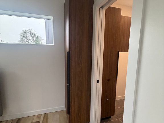 5th image of 280 Monmouth Ave S