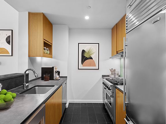 5th image of 255 Hudson St APT 8D