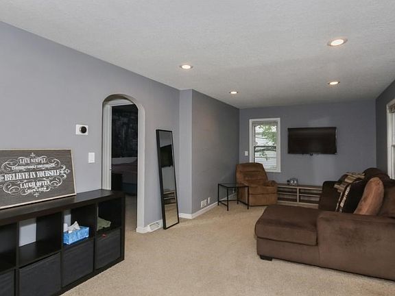 Large living/dining area, nicely updated!