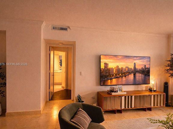 4th image of 848 Brickell Key Dr APT 905