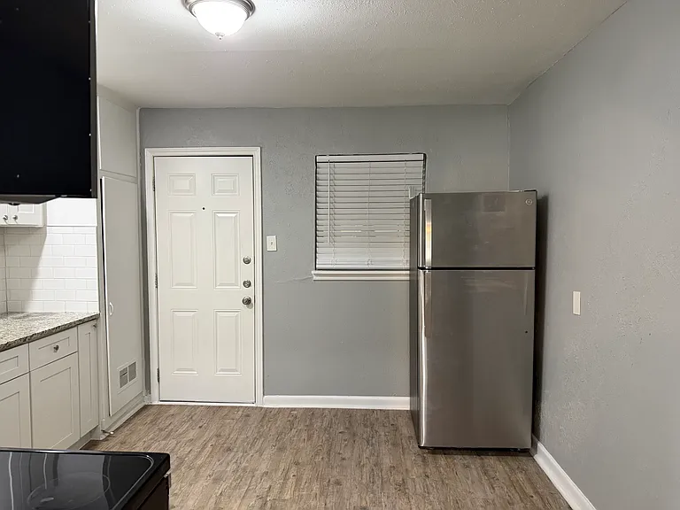 2505 Normont Cir — Photo 8