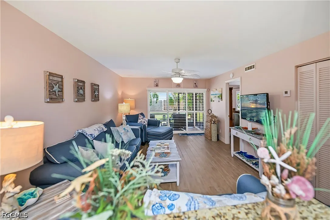2 bed, 2.0 bath, 907 sqft, $3,500 — Photo 4