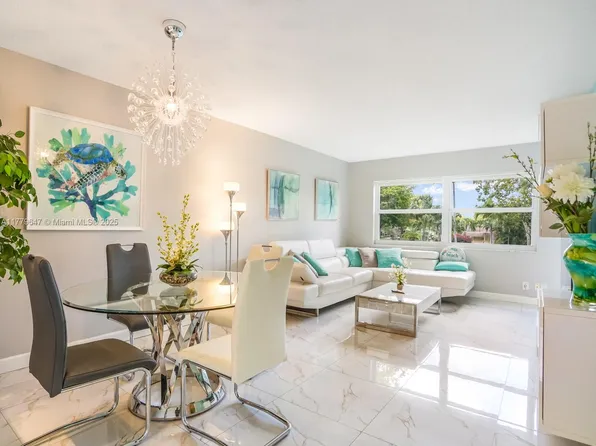 5121 W Oakland Park Blvd #205, Fort Lauderdale, FL 33313