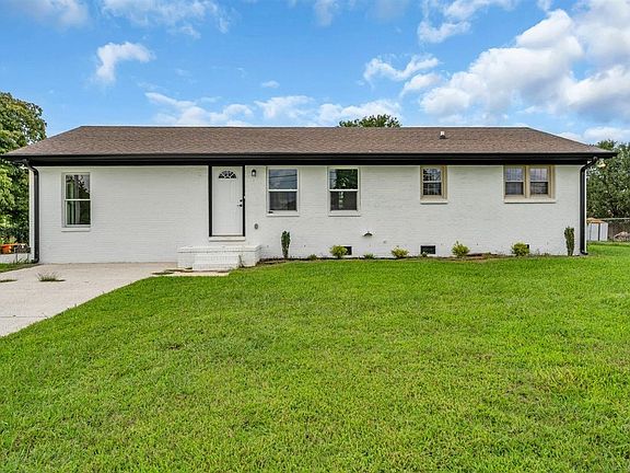 2nd image of 330 Lagoon Dr