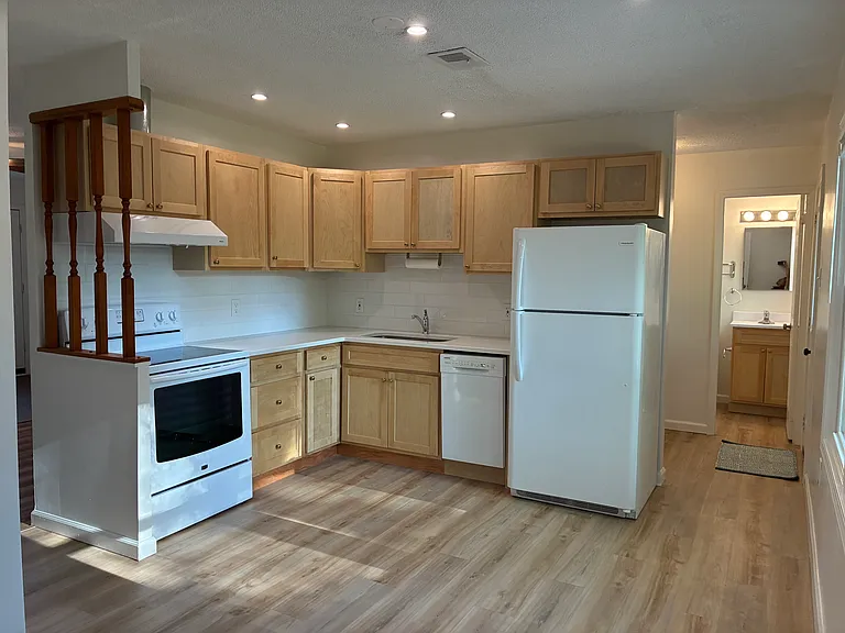 1020 Sheffield Dr — Photo 5
