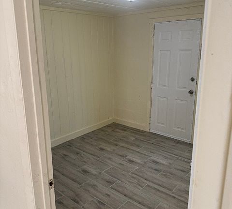 5th image of 106 4th St APT 2
