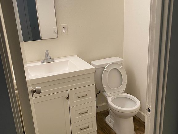 4th image of 634 W Olive Ave