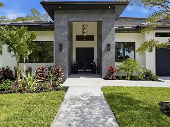 2727 Waldemere St, Sarasota, FL 34239