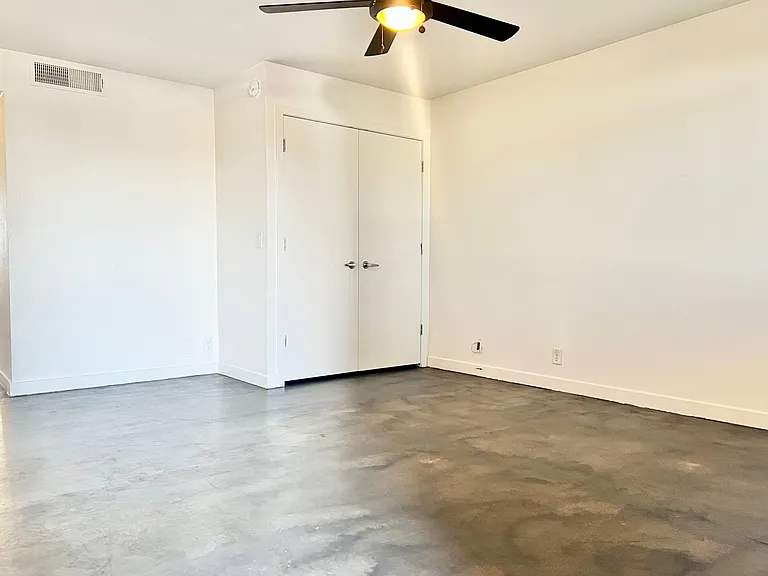 15 Melrose — Photo 12