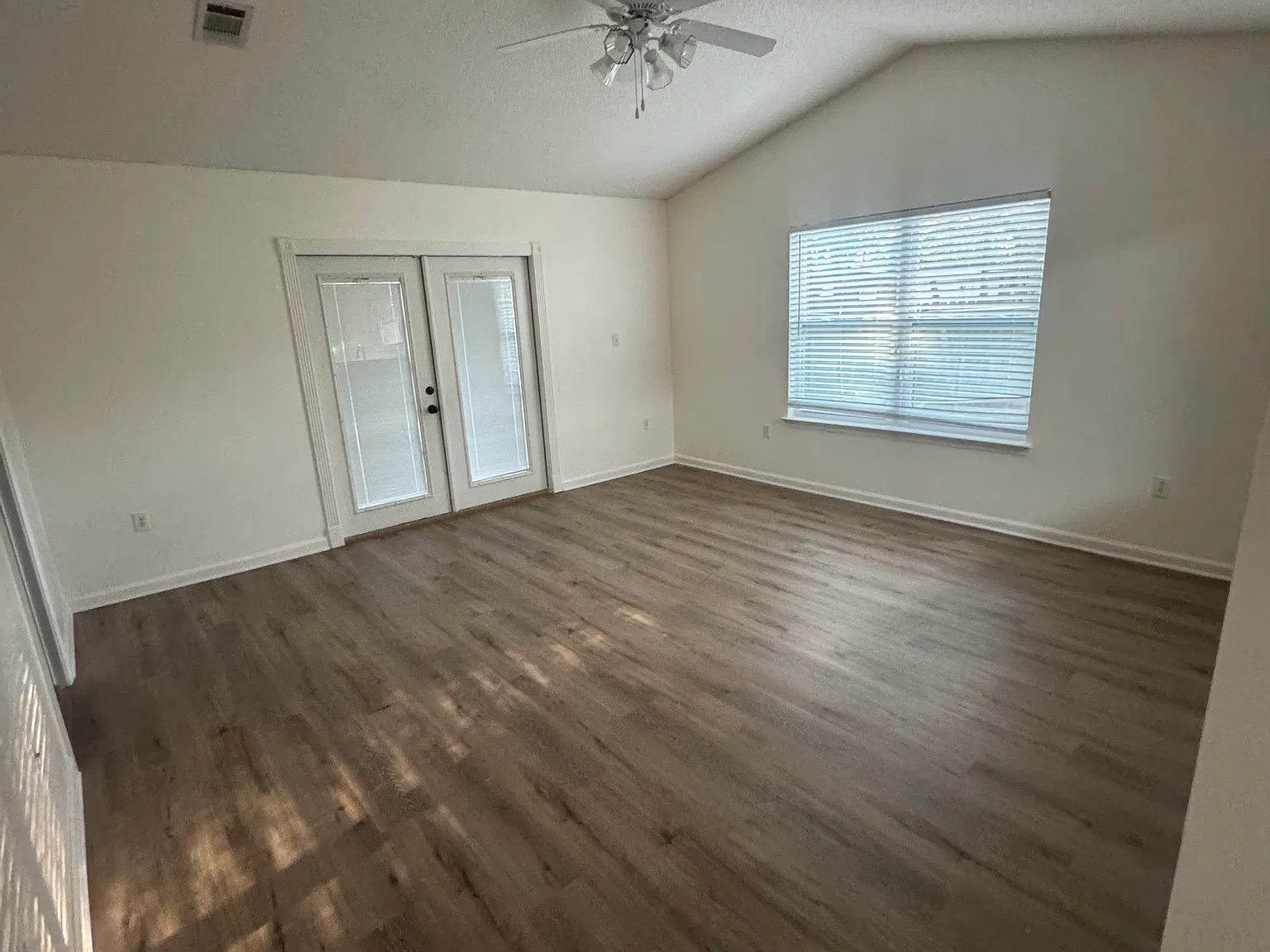 3 bed, 1426 sqft, $2,000 — Photo 2