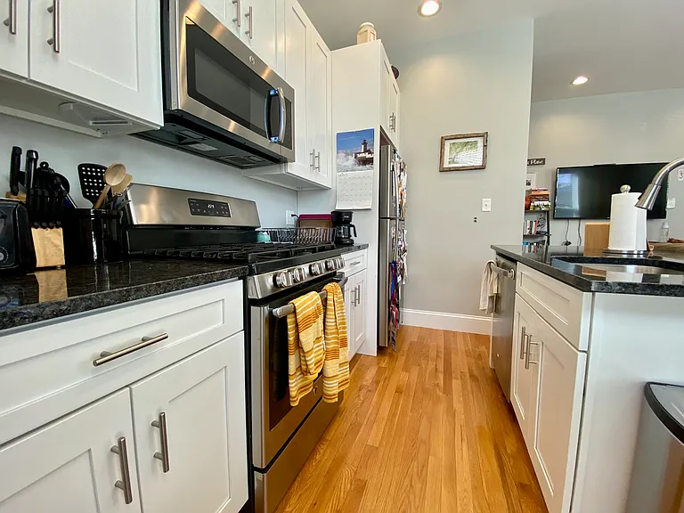 405 S Huntington Ave #1L — Photo 8