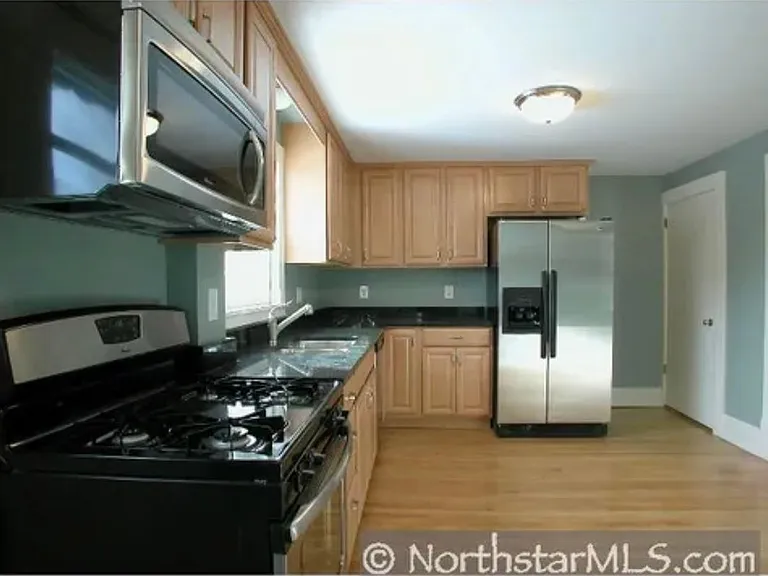 1628 Laurel Ave — Photo 4