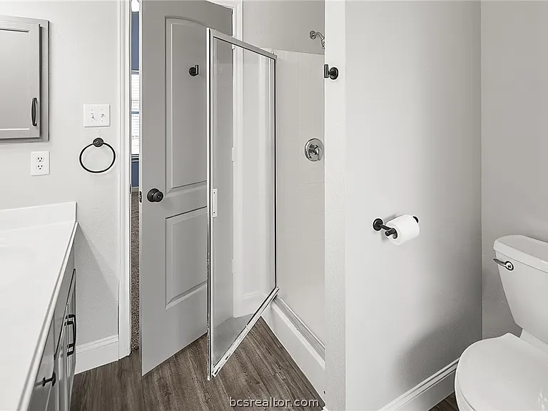 916 Crested Point Dr — Photo 15