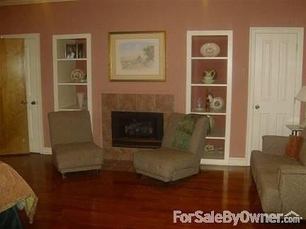 Master Suite Gas Fireplace
						:
						Sitting Area also