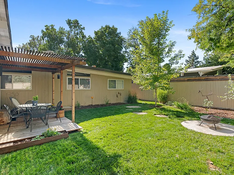 1403 S Eudora St — Photo 45