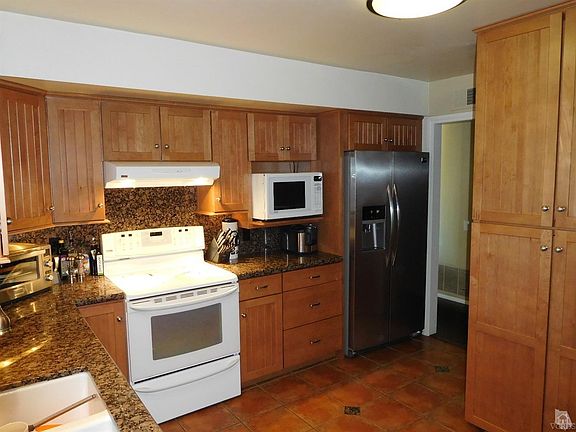 4th image of 793 N Woodlawn Dr